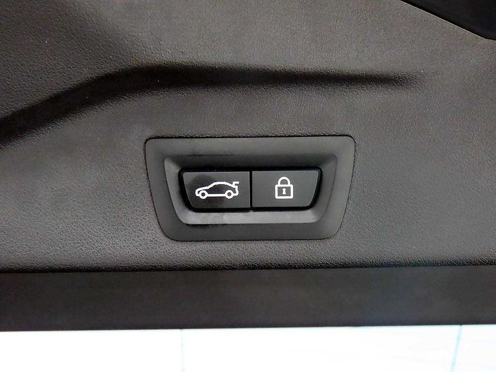 BMW X5 — photo 17