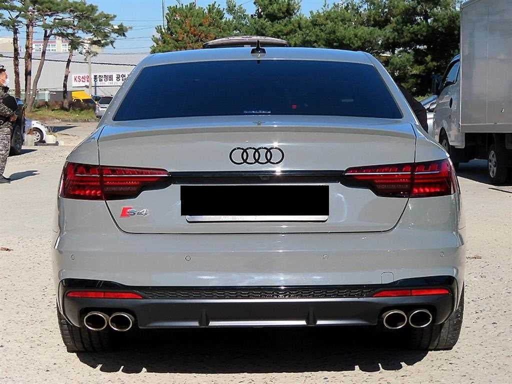 Audi S4 — photo 04