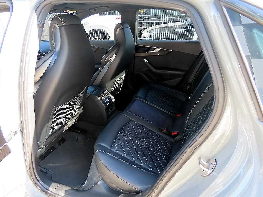 Audi S4 — photo 06