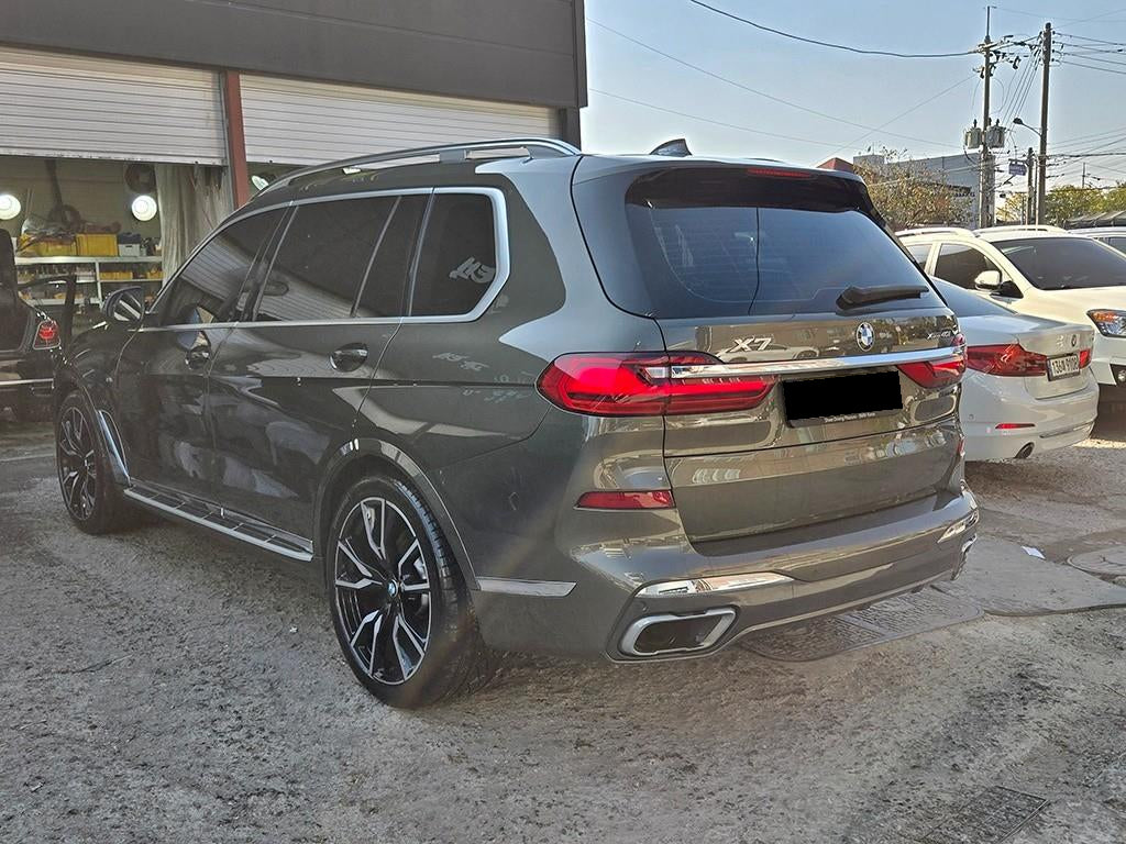 BMW X7 — photo 03