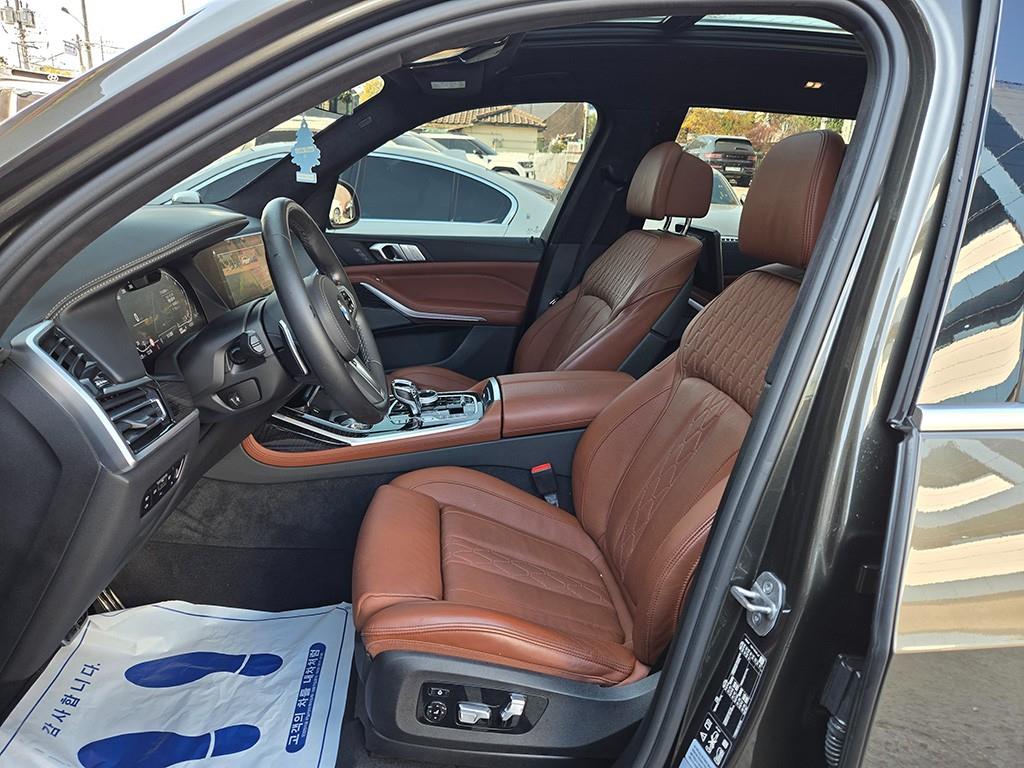 BMW X7 — photo 05