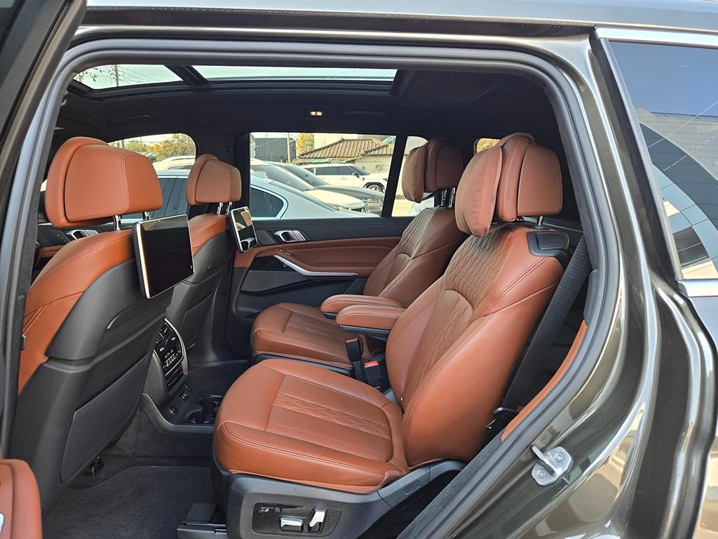 BMW X7 — photo 06
