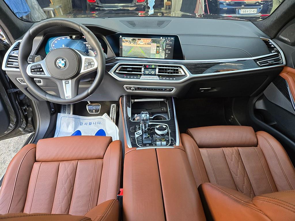 BMW X7 — photo 09