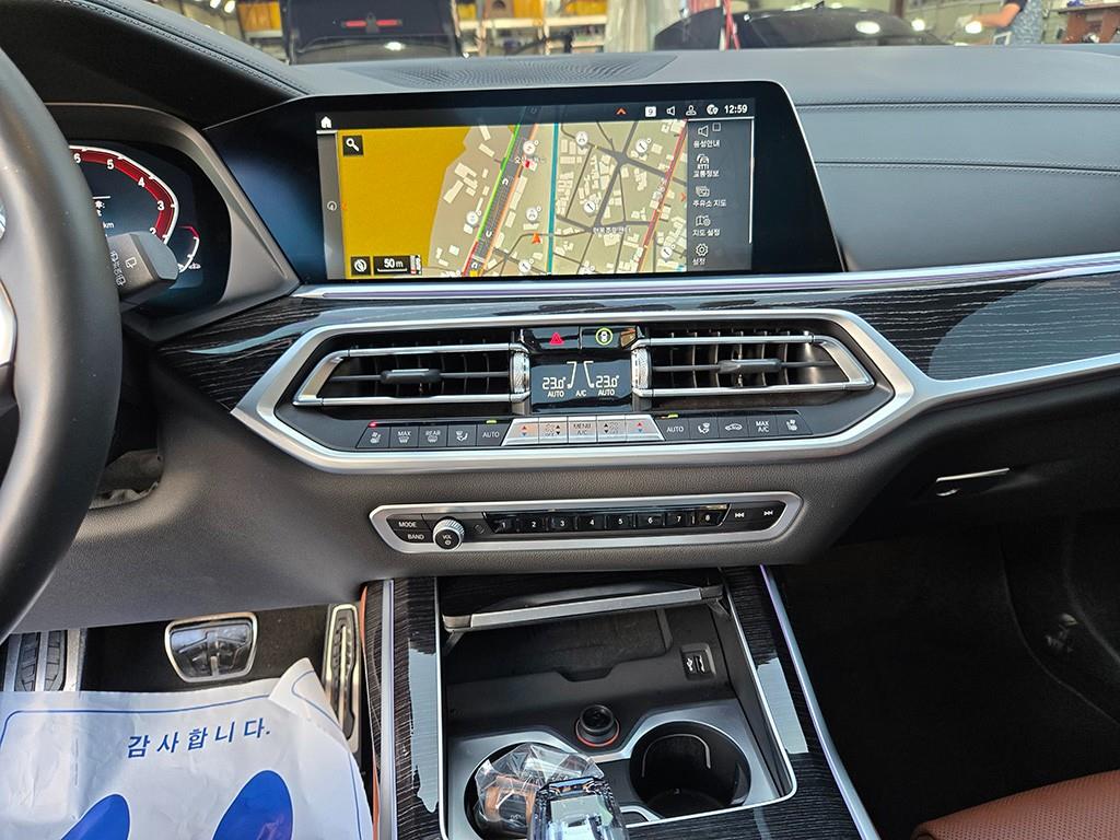 BMW X7 — photo 10