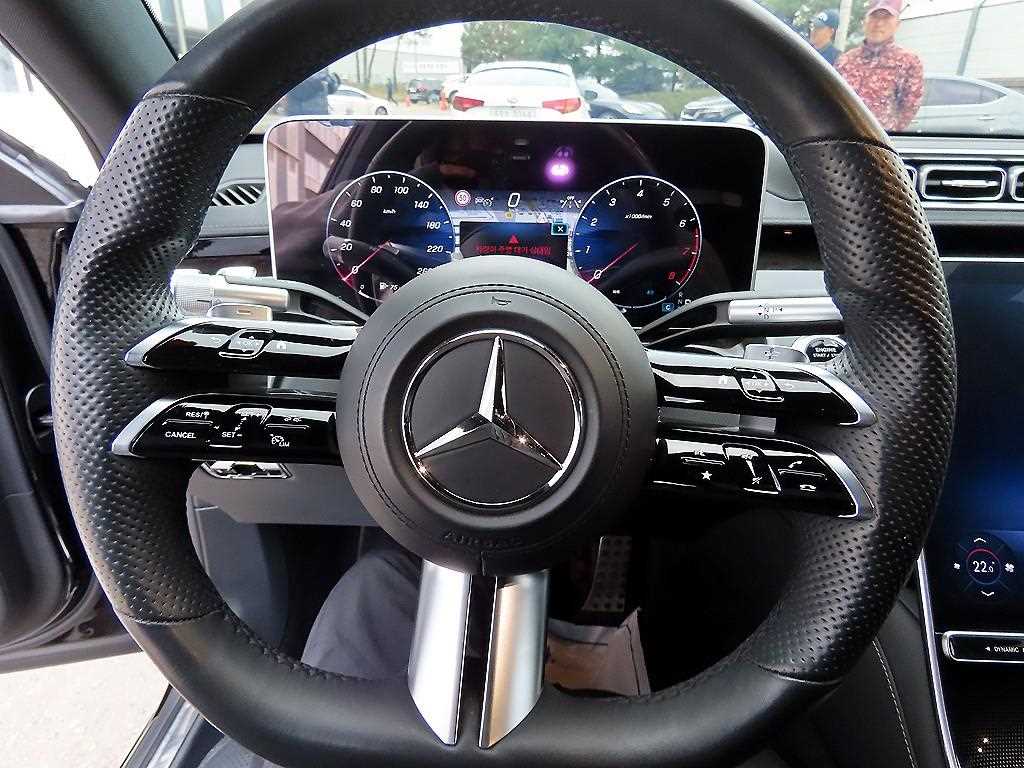 Mercedes-Benz S-Class — photo 08