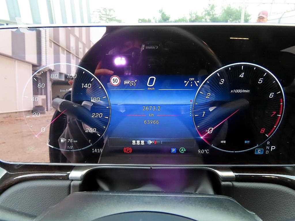 Mercedes-Benz S-Class — photo 09