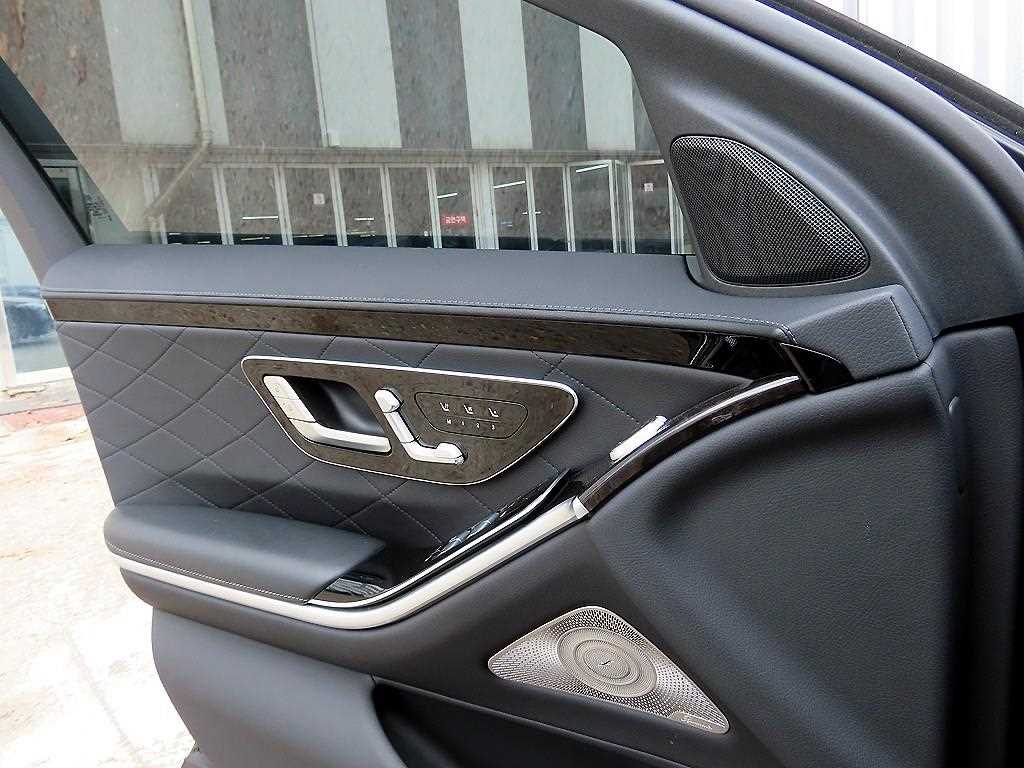Mercedes-Benz S-Class — photo 12