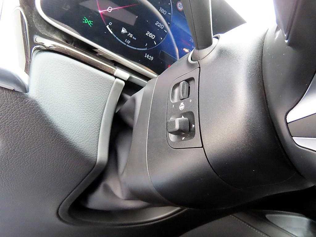 Mercedes-Benz S-Class — photo 13