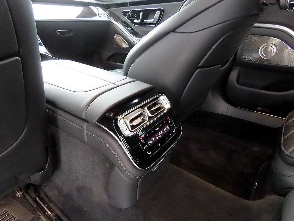Mercedes-Benz S-Class — photo 15