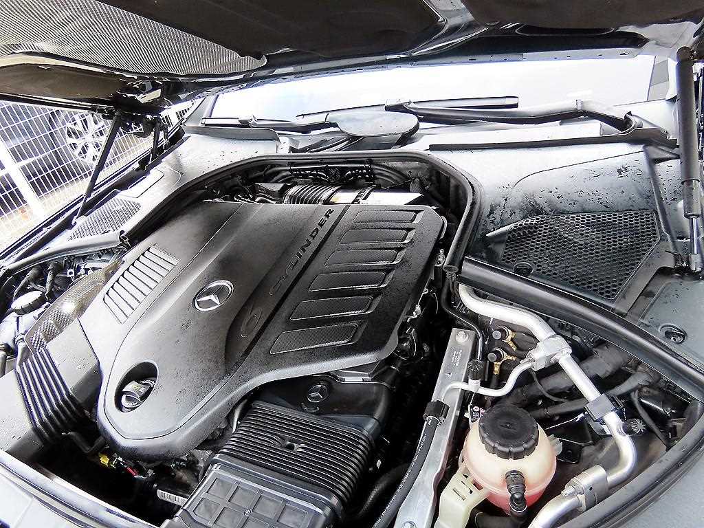 Mercedes-Benz S-Class — photo 19