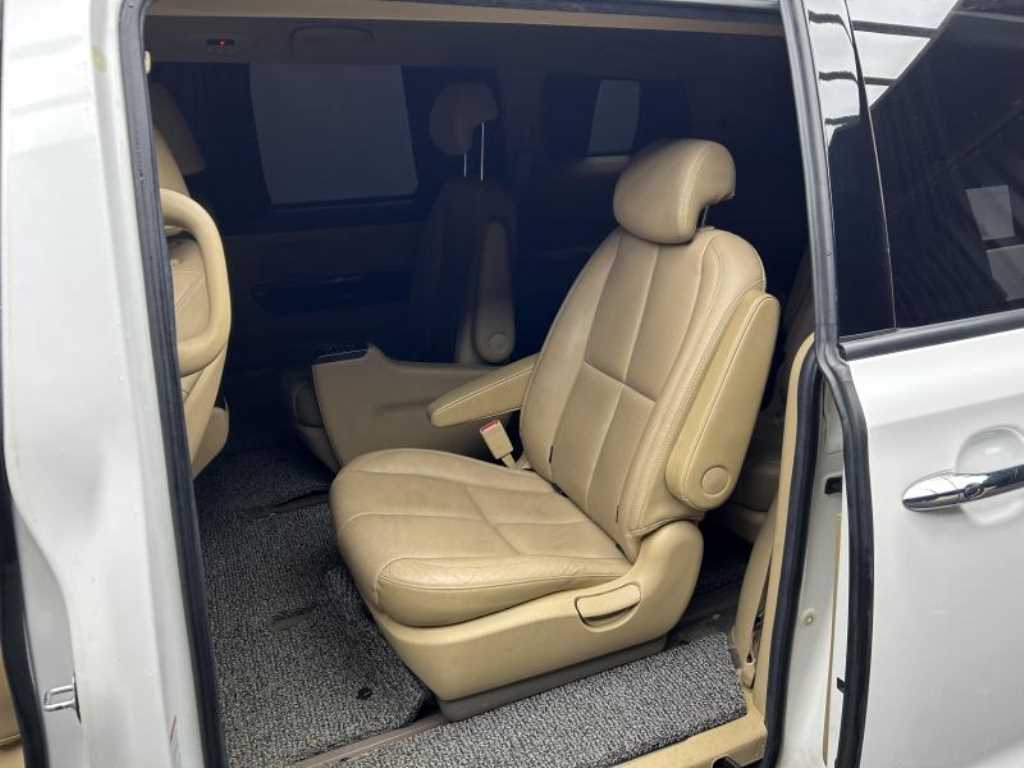 Kia Carnival — photo 06
