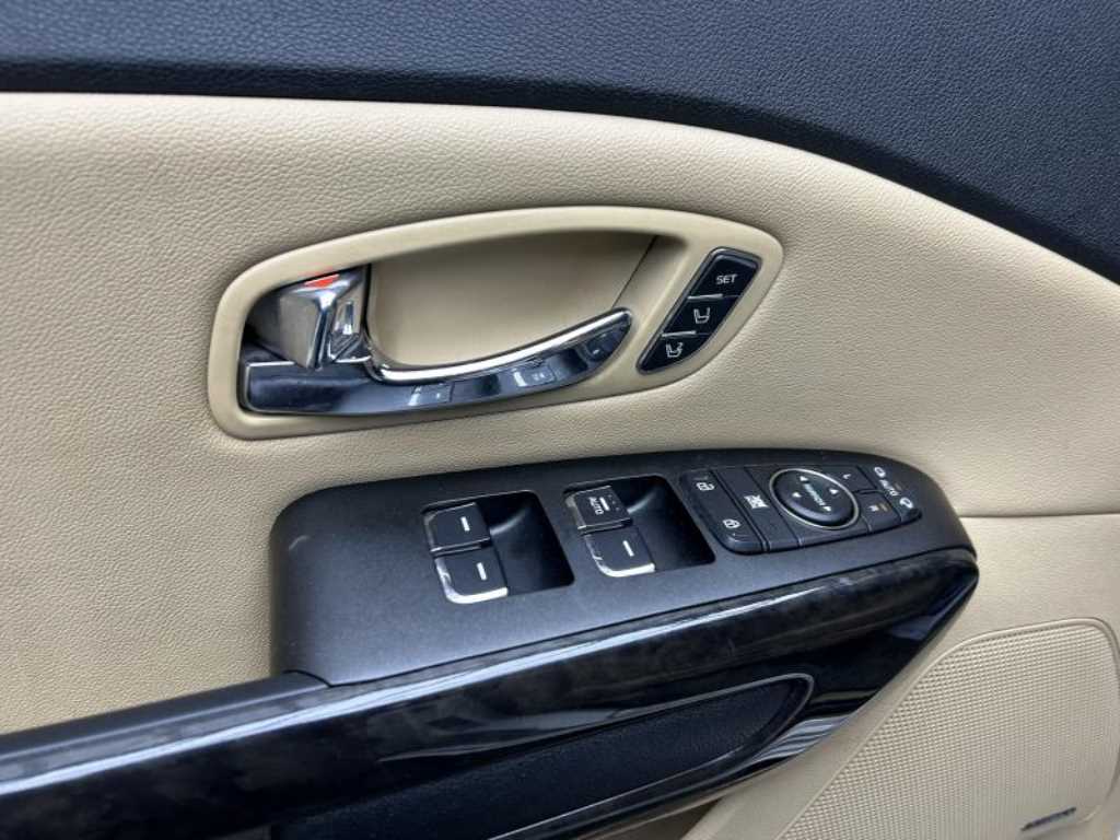 Kia Carnival — photo 13