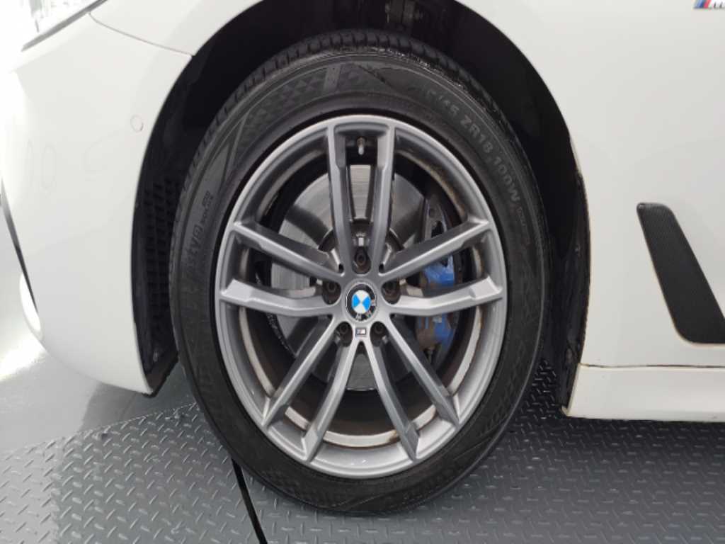 BMW 5-Series — photo 05