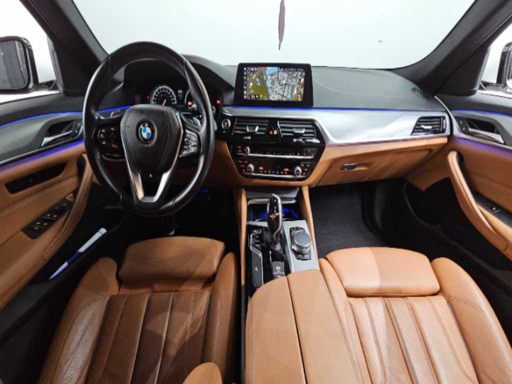BMW 5-Series — photo 07