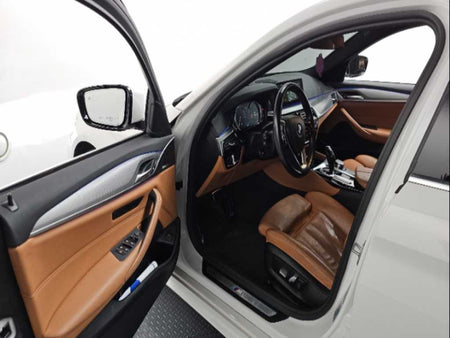 BMW 5-Series — photo 10
