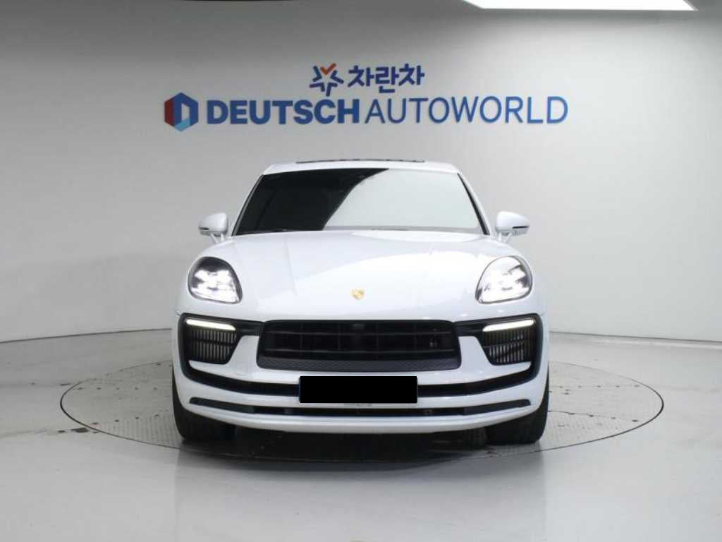 Porsche Macan — photo 03