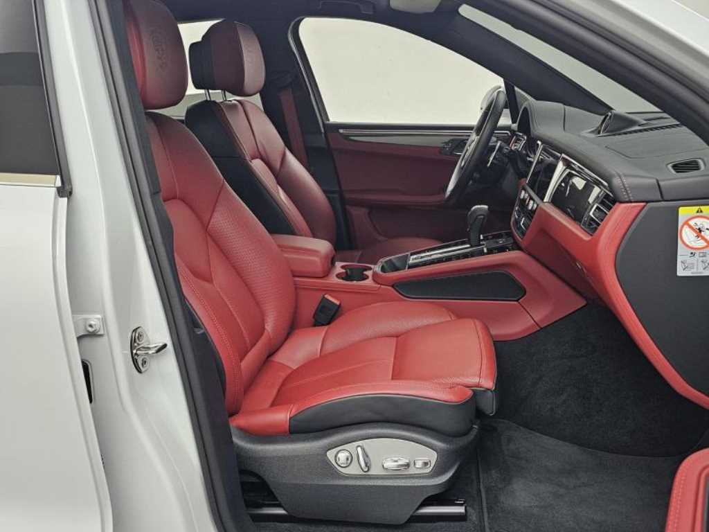 Porsche Macan — photo 10