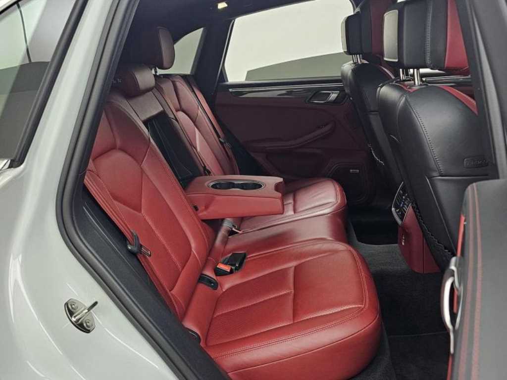 Porsche Macan — photo 12