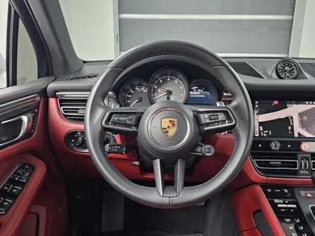 Porsche Macan — photo 13
