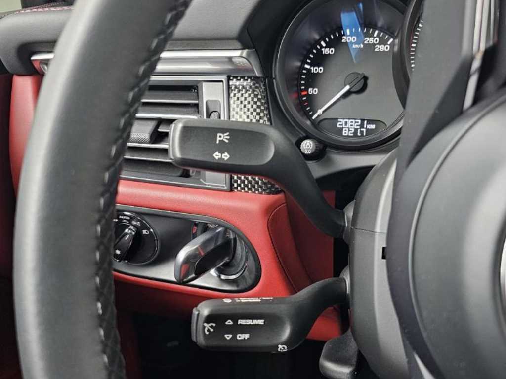 Porsche Macan — photo 18