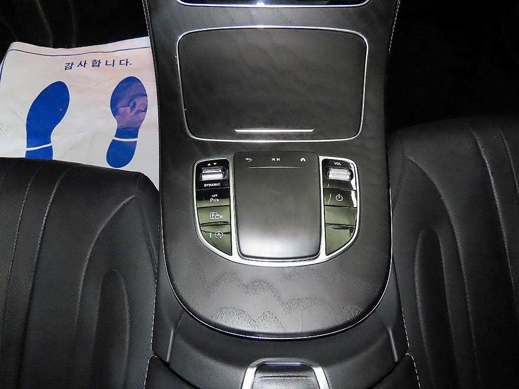 Mercedes-Benz CLS-Class — photo 12