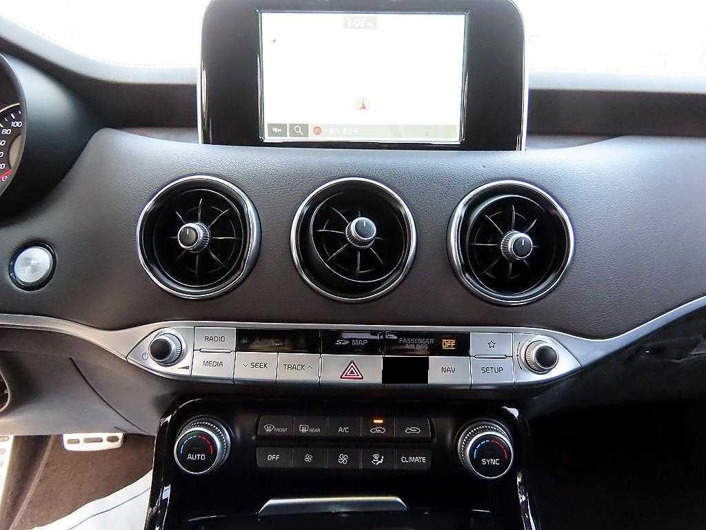 Kia Stinger — photo 13
