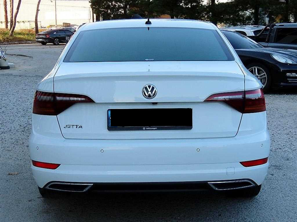 Volkswagen Jetta — photo 04