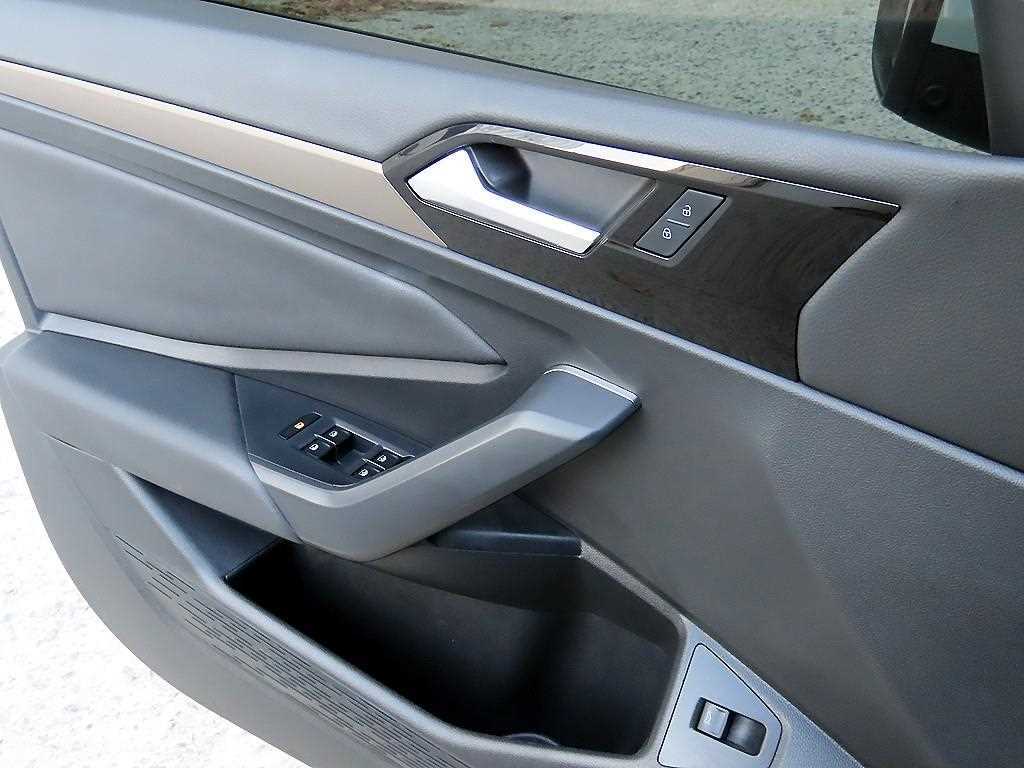 Volkswagen Jetta — photo 11