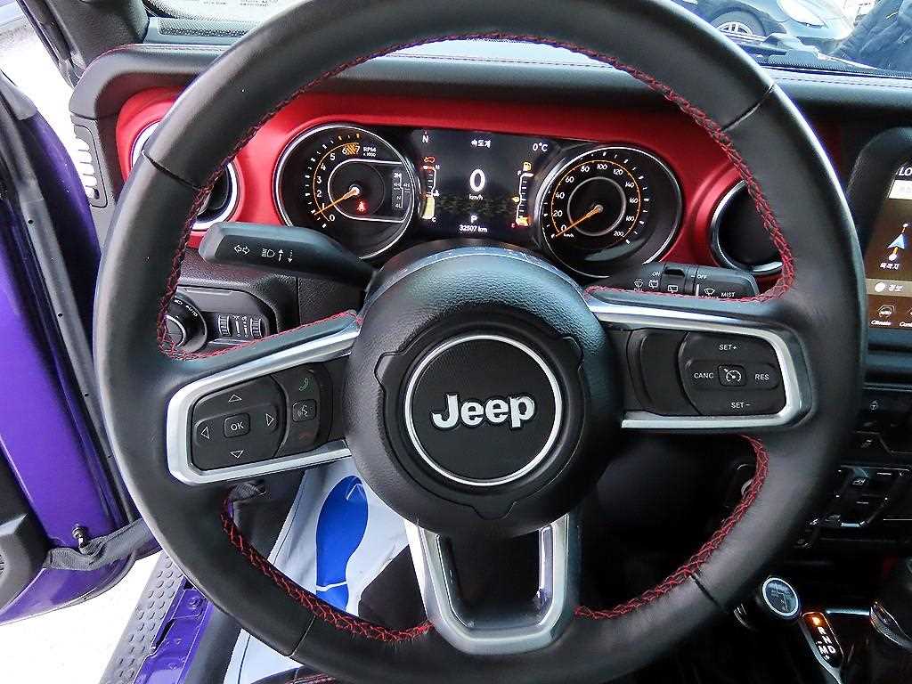 Jeep Wrangler — photo 08