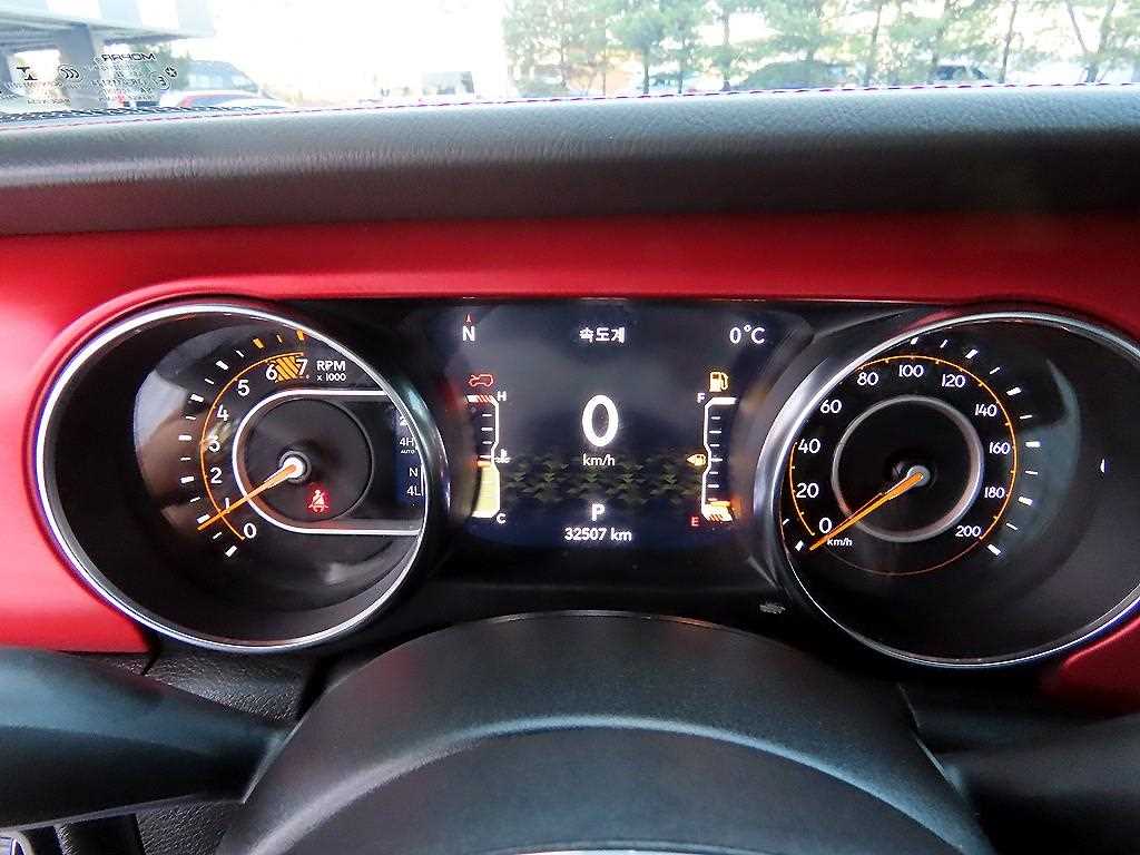 Jeep Wrangler — photo 09