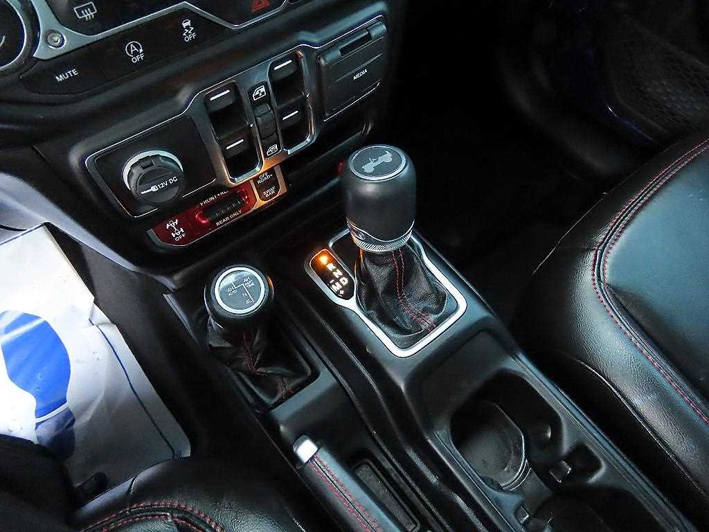 Jeep Wrangler — photo 10