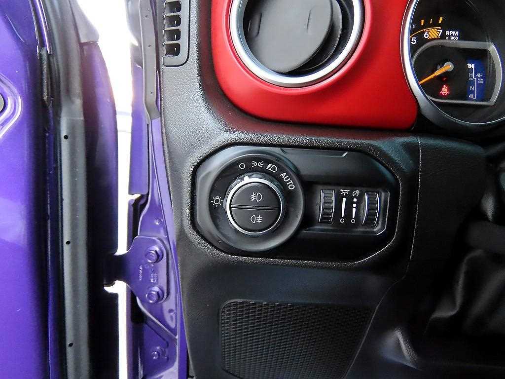 Jeep Wrangler — photo 12