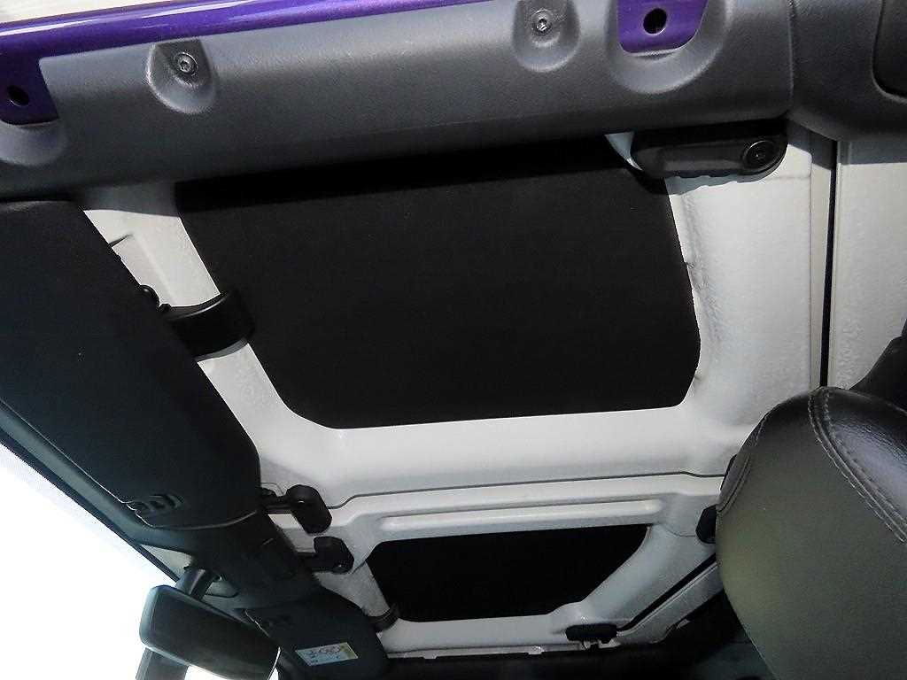 Jeep Wrangler — photo 16