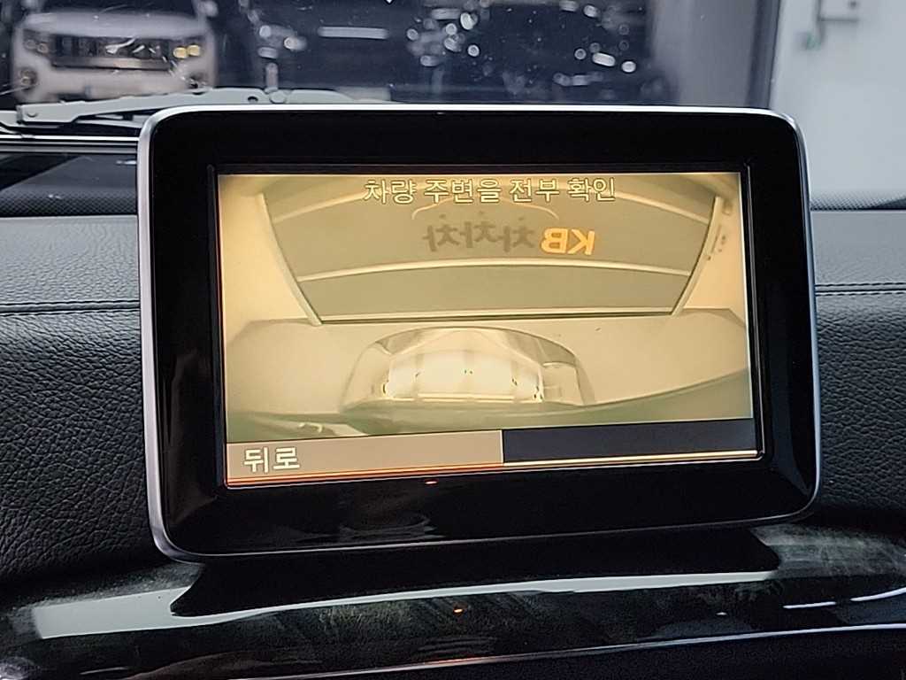 Mercedes-Benz G-Class — photo 16