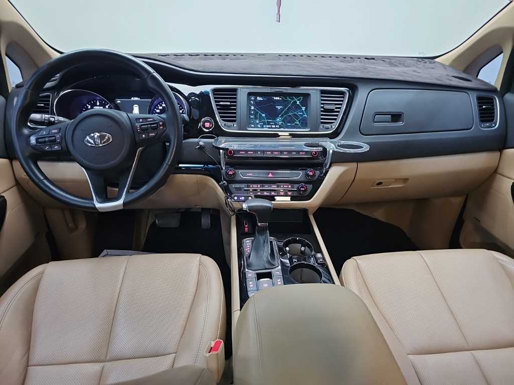 Kia Carnival — photo 06