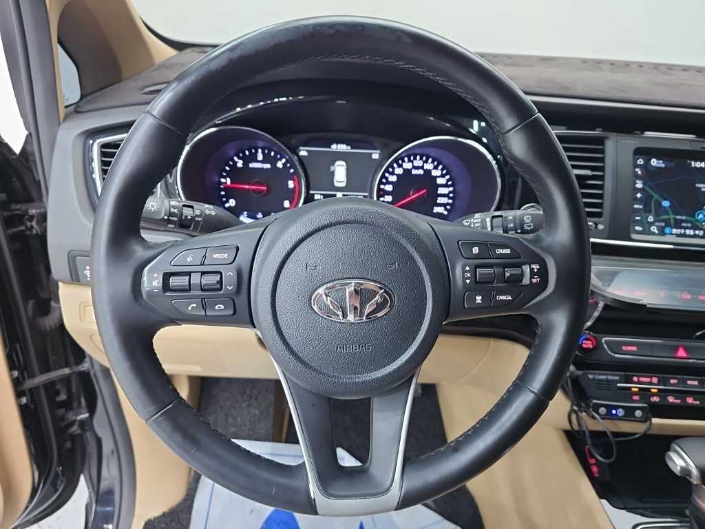 Kia Carnival — photo 08