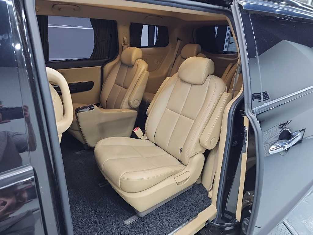 Kia Carnival — photo 11