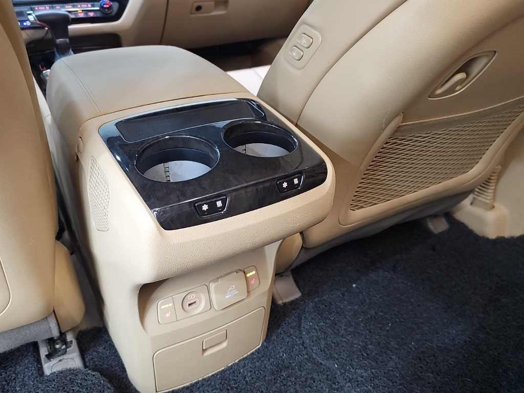 Kia Carnival — photo 12