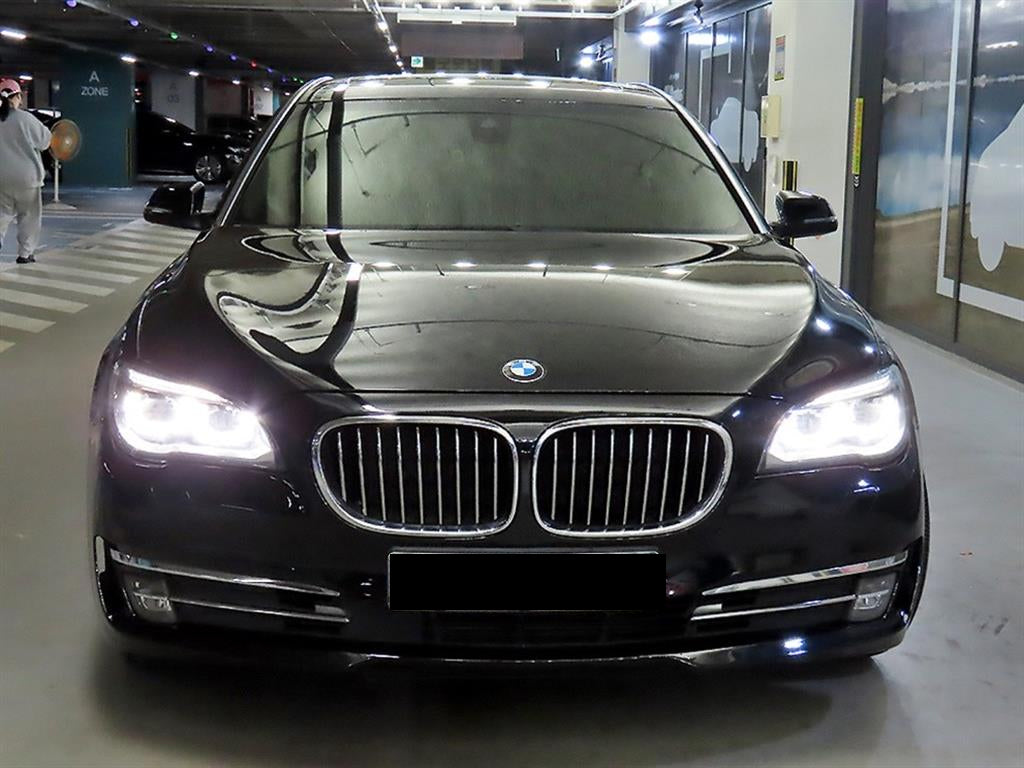 BMW 7-Series — photo 02