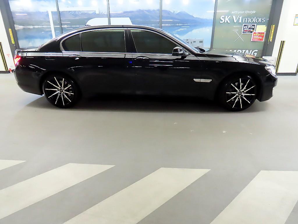 BMW 7-Series — photo 03