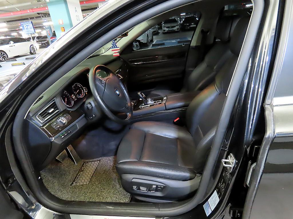 BMW 7-Series — photo 06