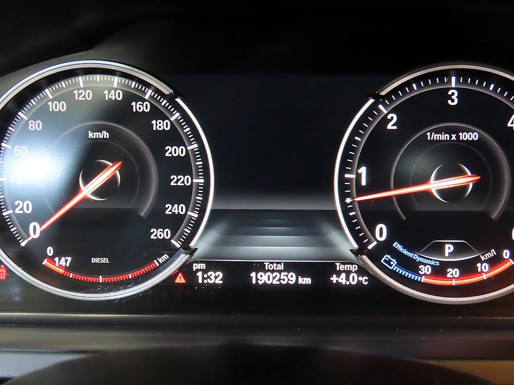 BMW 7-Series — photo 09