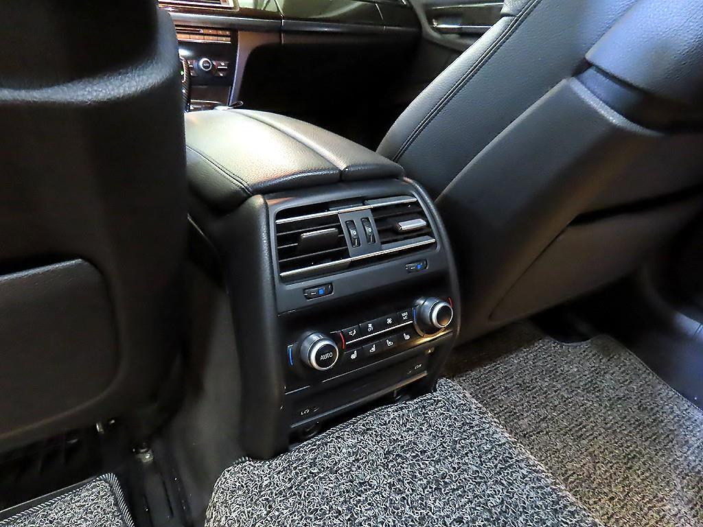 BMW 7-Series — photo 15