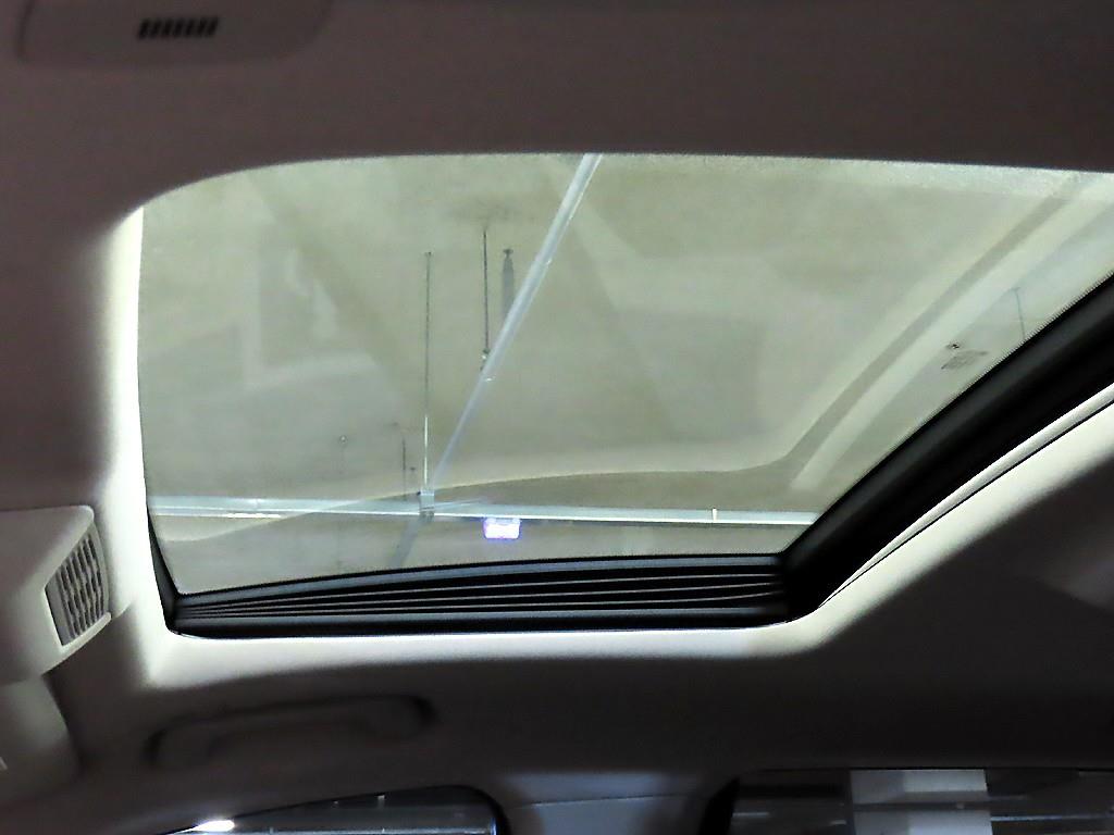 BMW 7-Series — photo 16