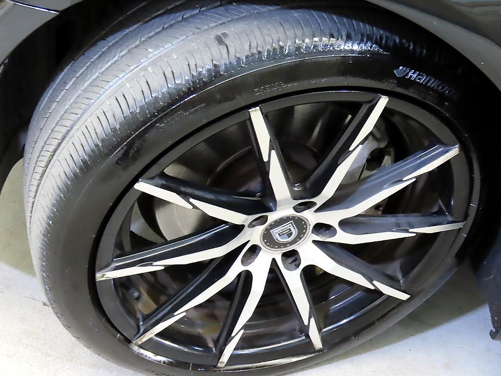 BMW 7-Series — photo 20