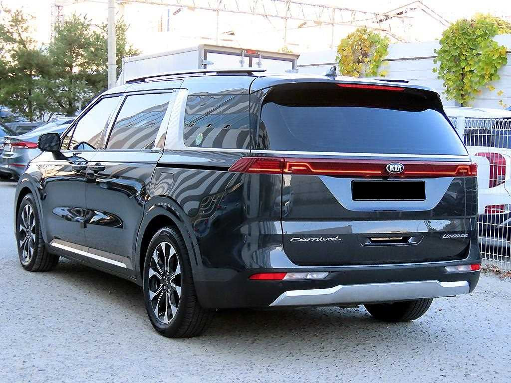 Kia Carnival — photo 03