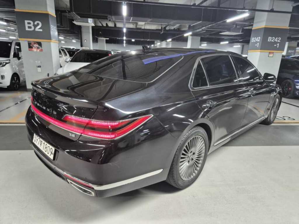 Genesis G90 — photo 03