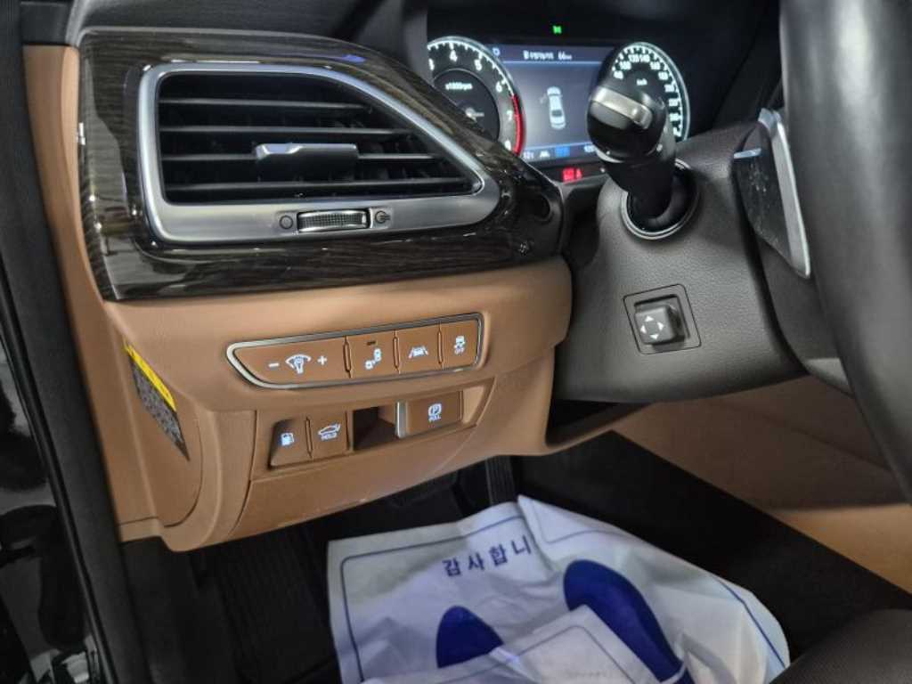 Genesis G90 — photo 13