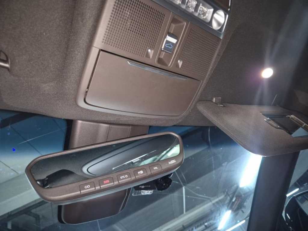 Genesis G90 — photo 18
