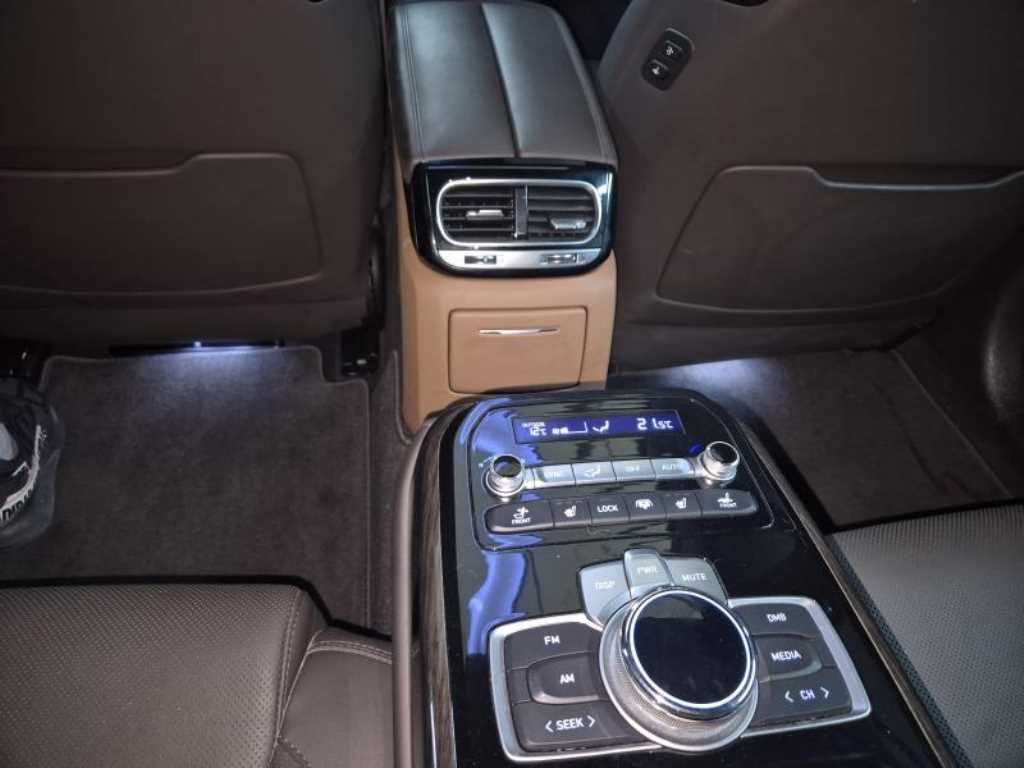 Genesis G90 — photo 19